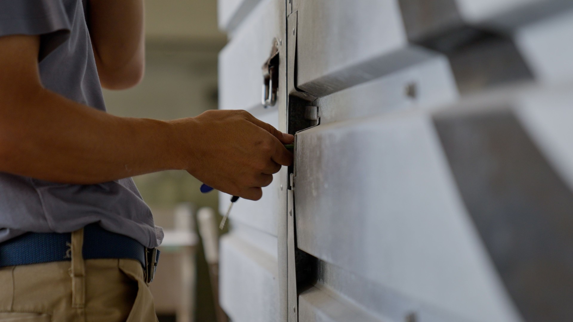 CU, Close the door of garage.